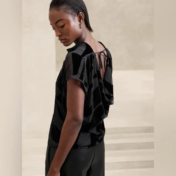 NWT! Banana Republic Black Burnout Velvet Blouse - 822815 XL 🗺️ - Picture 3 of 7
